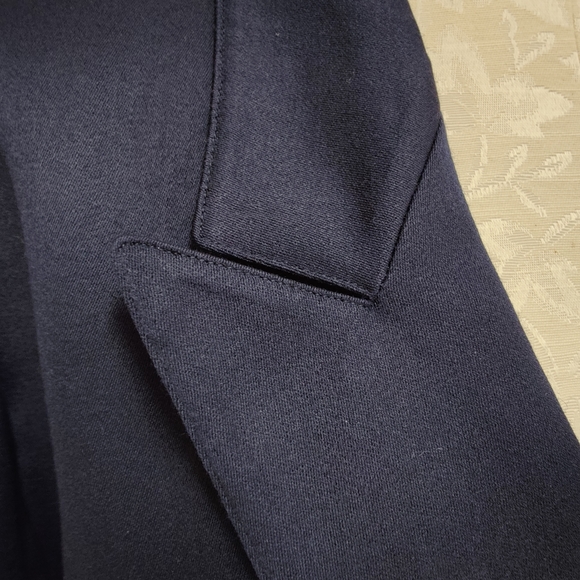 Vintage Jones New York Double breasted navy blue blazer, size 10 - Picture 3 of 12